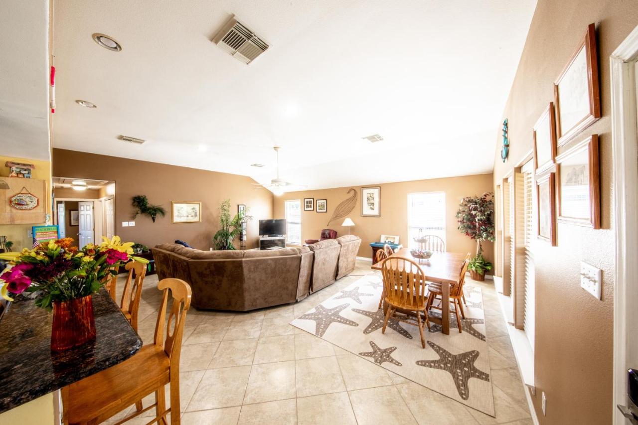 Relax At Our Beach Haven - Pet Friendly Galveston Eksteriør billede