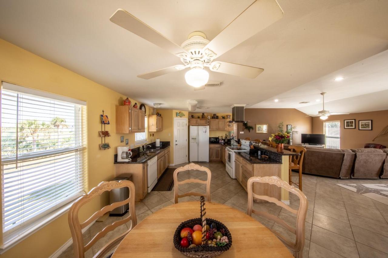 Relax At Our Beach Haven - Pet Friendly Galveston Eksteriør billede