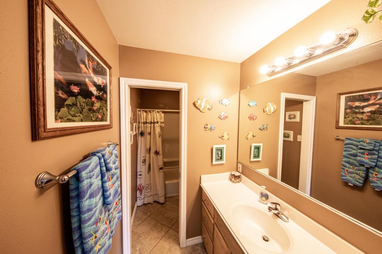 Relax At Our Beach Haven - Pet Friendly Galveston Eksteriør billede