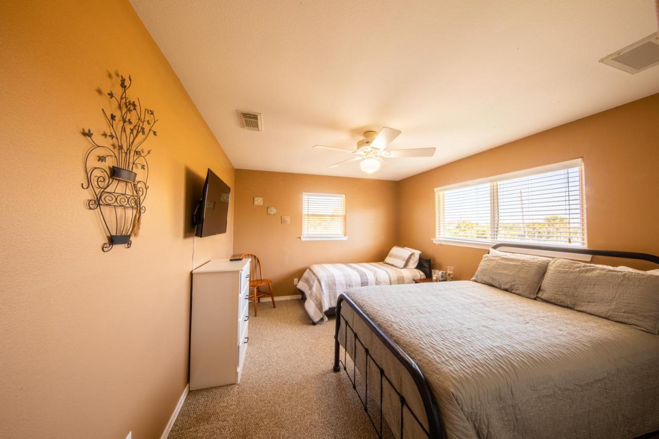 Relax At Our Beach Haven - Pet Friendly Galveston Eksteriør billede