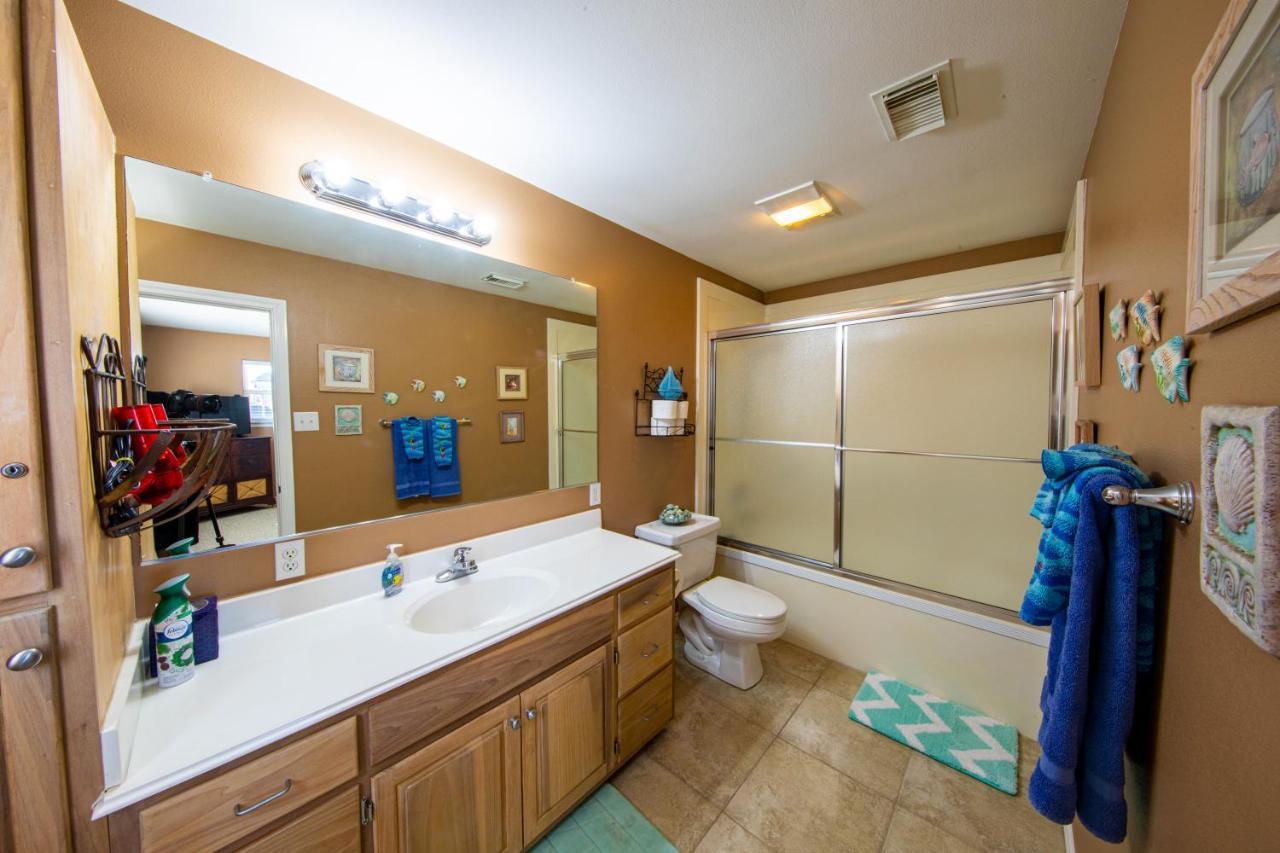 Relax At Our Beach Haven - Pet Friendly Galveston Eksteriør billede